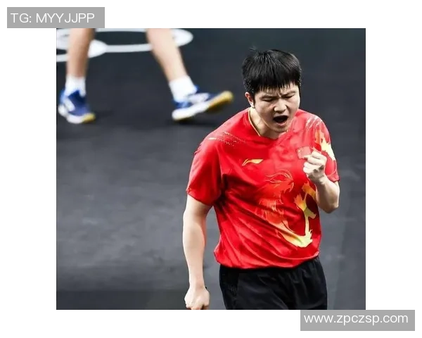 几个男人能做到？28岁樊振东不小心双膝跪地 仅靠中心力气原地弹起